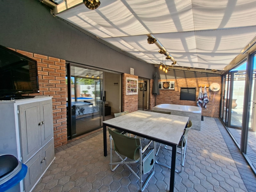 3 Bedroom Property for Sale in Reebok Western Cape